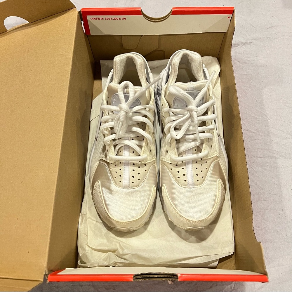 *SOLD* Nike WMNS Air Huarache Run ‘Triple White’